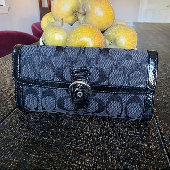 Coach Handbags - Sold Vtg Coach Monogram Signature C Fabric Trifold Snap Closure Wallet 7x4